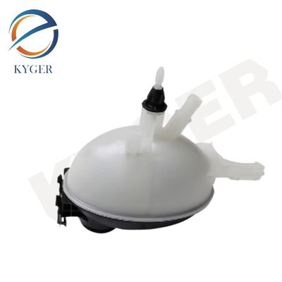 2045000049 Tanque de líquido de refrigeración del radiador delantero con cubierta 204 500 00 49 Para Mercedes Benz W204 C300 C350